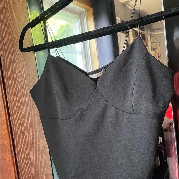 Basic black tank - Picture 2 of 2